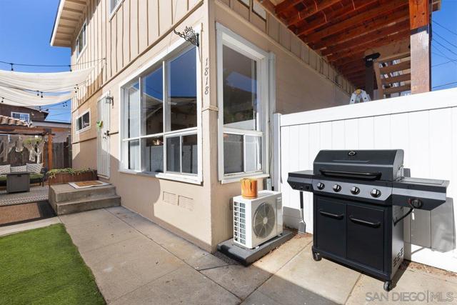 1818 Diamond St, San Diego CA: https://media.crmls.org/mediaz/4afad60f-b186-4905-9e65-9c3c2cdf58e0.jpg