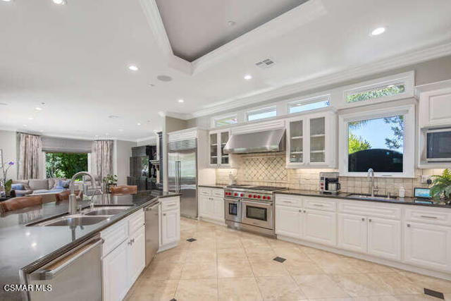 421 Whitegate Road, Thousand Oaks CA: https://media.crmls.org/mediaz/4afb2184-fb30-40cb-968d-6a6b8cadf348.jpg