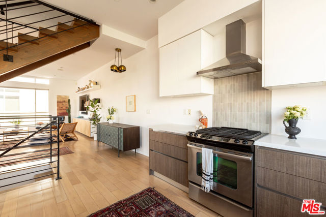 1201 N Las Palmas Avenue, Los Angeles CA: https://media.crmls.org/mediaz/4afb2a5a-61b1-431f-adf4-a00f7ef4b0da.jpg