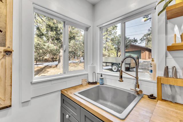 53125 Overlook Drive, Idyllwild CA: https://media.crmls.org/mediaz/4afb584a-a7b7-422c-9479-c2ed7d19591a.jpg