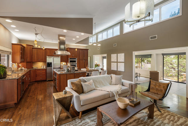 872 Flores De Oro, South Pasadena CA: https://media.crmls.org/mediaz/4afbbf01-bf2a-402a-849a-33ba2279dc40.jpg