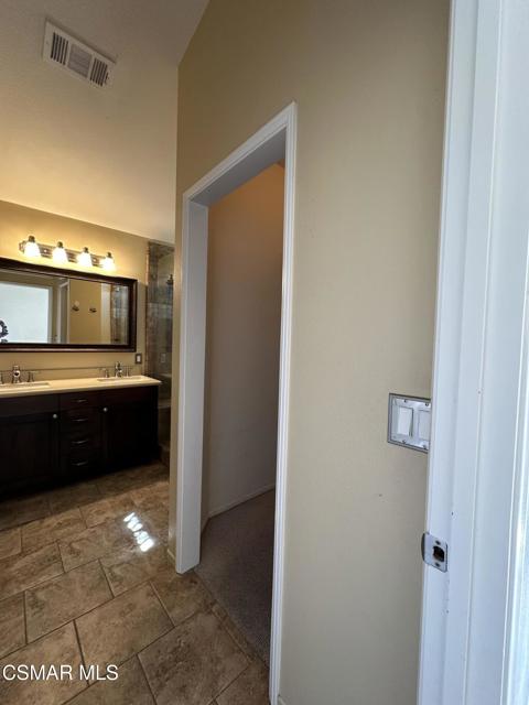1755 Empty Saddle Road, Simi Valley CA: https://media.crmls.org/mediaz/4afca172-488e-4a01-9a4b-4ff609975e2f.jpg
