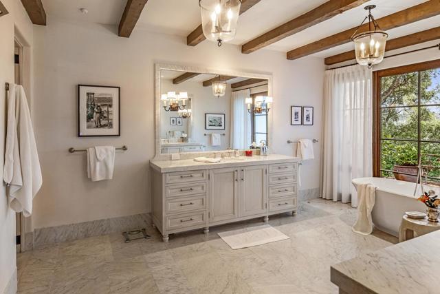 180 Farm Road, Woodside CA: https://media.crmls.org/mediaz/4afcd76f-d2b8-460f-88a5-d9be45dc5331.jpg