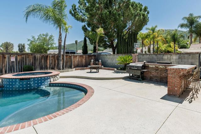 31061 Via Gilberto, Temecula CA: https://media.crmls.org/mediaz/4afe3563-70ec-40f4-bbc3-fe2d78193269.jpg