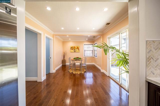 2421 Lincoln Ave, Richmond CA: https://media.crmls.org/mediaz/4afe3bf8-c871-4b1c-851f-08eabaa8601e.jpg