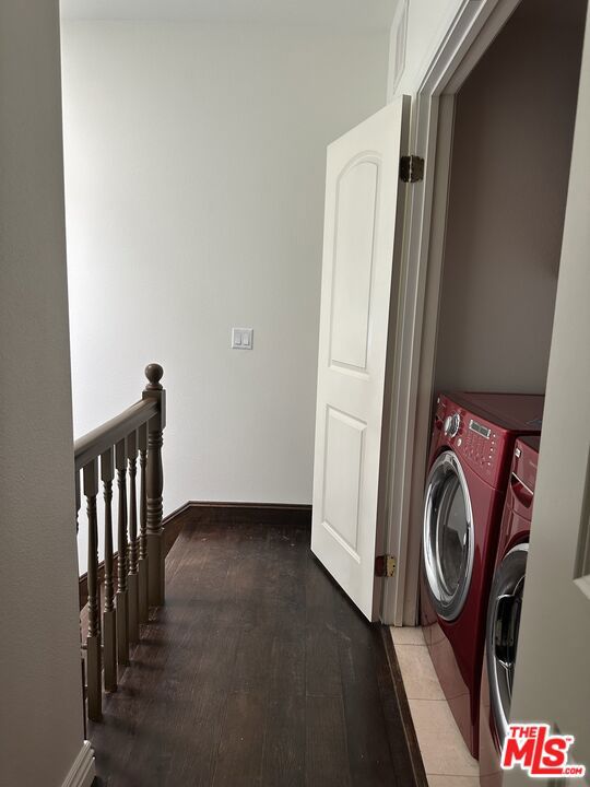 962 S Gramercy Drive, Los Angeles CA: https://media.crmls.org/mediaz/4afe582b-d171-4610-8b09-171884a50fbc.jpg