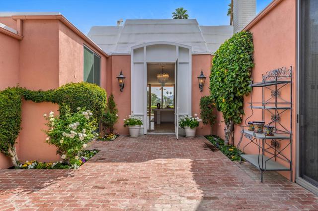 46650 Amir Drive, Palm Desert CA: https://media.crmls.org/mediaz/4aff0c92-47ca-4dc7-937f-ac0dc70c692b.jpg