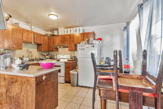748 Clara Street, Oakland CA: https://media.crmls.org/mediaz/4aff1204-5359-4b7a-b9d9-c823b1fbeb4b.jpg