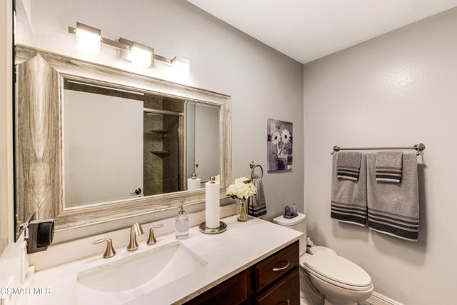 348 Chestnut Hill Court, Thousand Oaks CA: https://media.crmls.org/mediaz/4aff38b6-5a34-4360-8f8e-8e2747397fa1.jpg