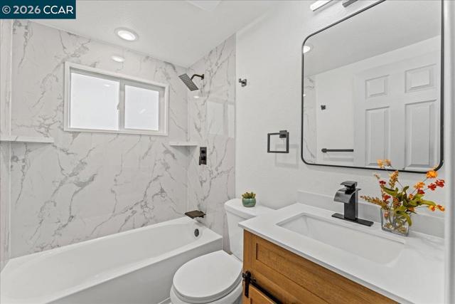 5169 Concord Blvd, Concord CA: https://media.crmls.org/mediaz/4aff5e2d-c38f-4e8d-8826-2be6da26e1c8.jpg