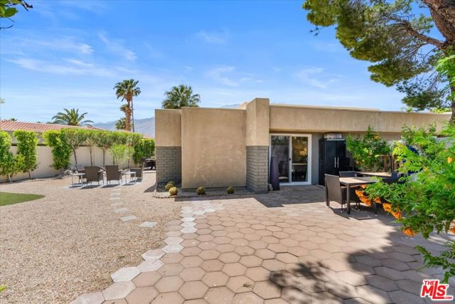 3072 Sunflower Circle, Palm Springs CA: https://media.crmls.org/mediaz/4affd959-7173-4f45-b016-d2696803dc6e.jpg