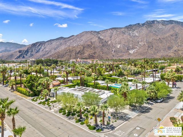1449 N Via Miraleste, Palm Springs CA: https://media.crmls.org/mediaz/4b007906-ff67-4eba-9ce0-70991e5eeded.jpg