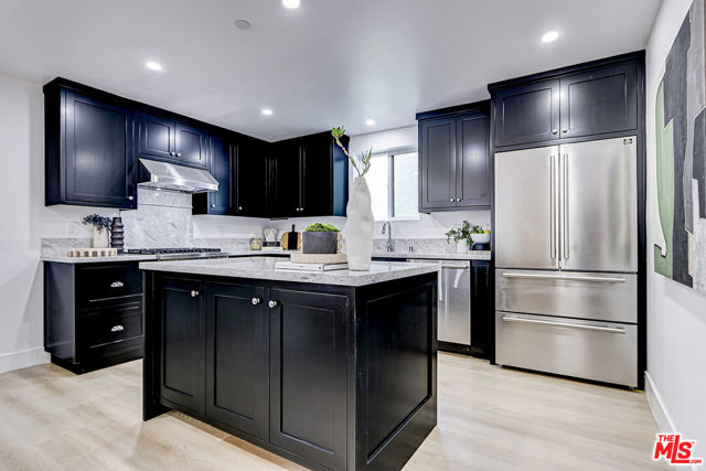 1291 Sycamore, Los Angeles CA: https://media.crmls.org/mediaz/4b008b5d-d1b4-48c7-9993-b90a687cdd3e.jpg