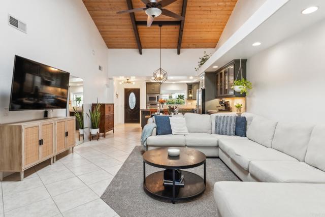 Detail Gallery Image 4 of 33 For 13426 the Sq, Poway,  CA 92064 - 2 Beds | 2 Baths