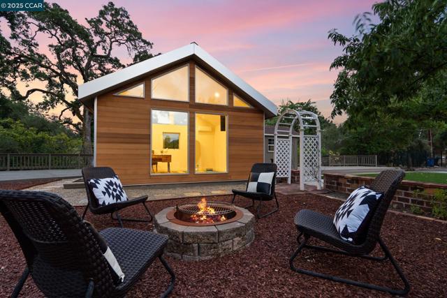 122 Stein Way, Orinda CA: https://media.crmls.org/mediaz/4b00dfb9-2d4b-4085-a1e5-24acc36cb449.jpg