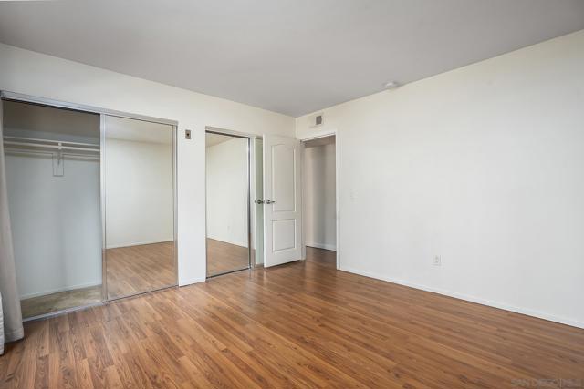 12015 Alta Carmel Ct, San Diego CA: https://media.crmls.org/mediaz/4b00e758-8fb4-400e-afe9-a4eb0c3cc82d.jpg