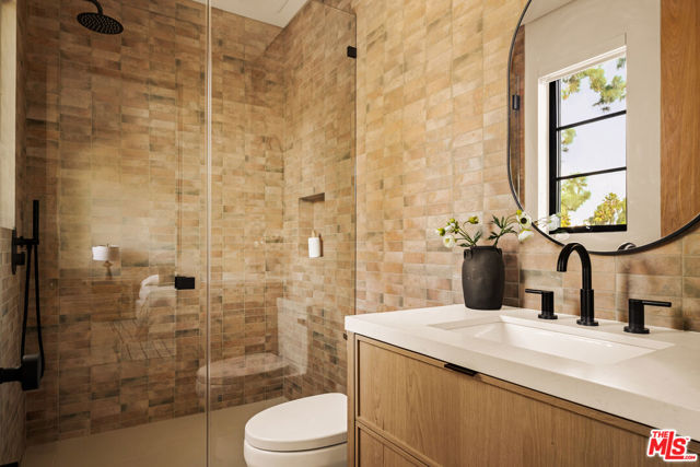 11556 Blix Street, Valley Village CA: https://media.crmls.org/mediaz/4b01144c-bd85-4bda-ac4d-d5358322f452.jpg