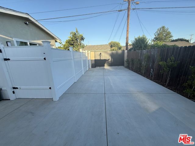 6159 Sylvia Avenue, Tarzana CA: https://media.crmls.org/mediaz/4b01b9ba-20f2-46ce-ad84-feb4025537da.jpg