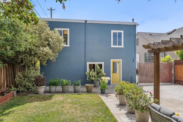 1827 Moreland Dr, Alameda CA: https://media.crmls.org/mediaz/4b025bf0-8b8a-4459-9135-8876eb9702c1.jpg