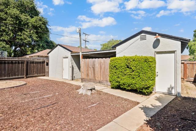 553 Line Street, Hollister CA: https://media.crmls.org/mediaz/4b026105-0097-4d7f-b2b1-eff9cc5bb2c4.jpg