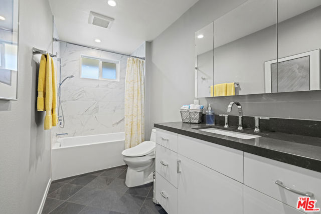 2701 Voorhees Avenue, Redondo Beach, California 90278, 2 Bedrooms Bedrooms, ,2 BathroomsBathrooms,Residential,For Sale,Voorhees,25578941