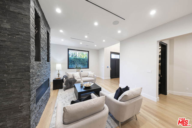 123 S Kilkea Drive, Los Angeles CA: https://media.crmls.org/mediaz/4b031c7b-b703-4e27-b422-4296a4765bb2.jpg
