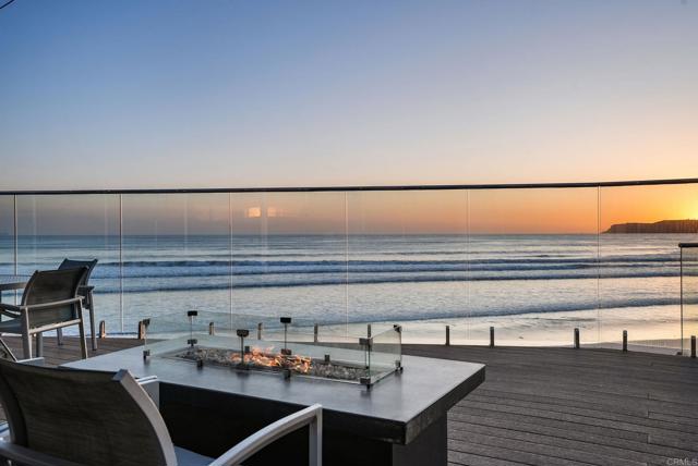 1710 Avenida del Mundo, Coronado CA: https://media.crmls.org/mediaz/4b032ef6-e1fb-48e7-bb07-af2fcb2b4e2b.jpg