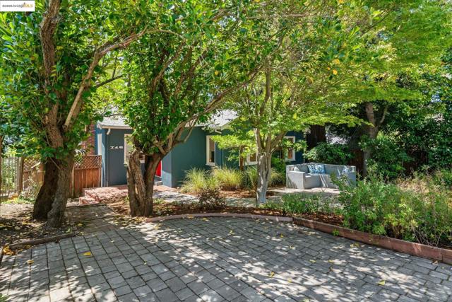 716 Cragmont Ave, Berkeley CA: https://media.crmls.org/mediaz/4b036df1-04df-4cdb-8a83-6ee855ff3314.jpg