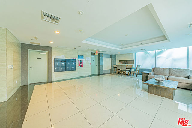 903 S New Hampshire Avenue, Los Angeles CA: https://media.crmls.org/mediaz/4b041b7e-9466-4111-abe7-3f5cb786f33e.jpg