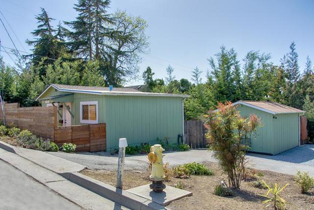 311 Mar Vista Avenue, Aptos CA: https://media.crmls.org/mediaz/4b041ec2-4f14-433c-9fd5-9c63d61d6c35.jpg