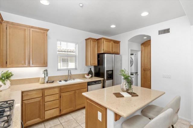 Detail Gallery Image 2 of 29 For 2507 Escala Cir, San Diego,  CA 92108 - 2 Beds | 2/1 Baths