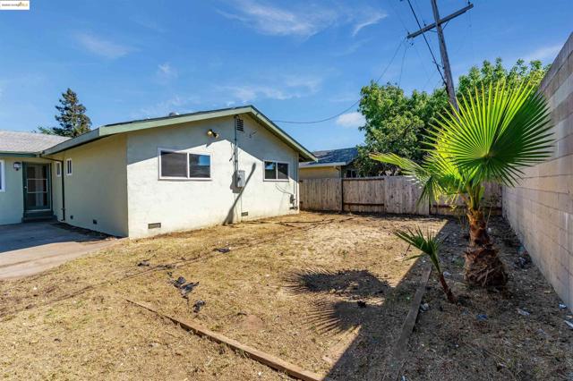 1908 New Jersey St, Fairfield CA: https://media.crmls.org/mediaz/4b0492fe-20f5-4788-acea-609fb2b4d34d.jpg