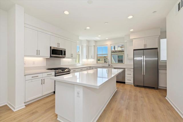 220 Babson Court, Claremont CA: https://media.crmls.org/mediaz/4b04bbaf-91a6-48c4-b02c-5a61f0803b3b.jpg