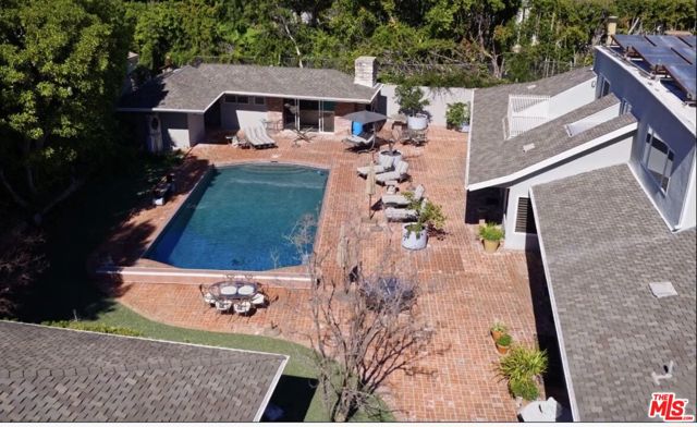 917 Oxford Way, Beverly Hills CA: https://media.crmls.org/mediaz/4b04cbbd-3cf3-4169-8fb9-b4d56db5a4d2.jpg