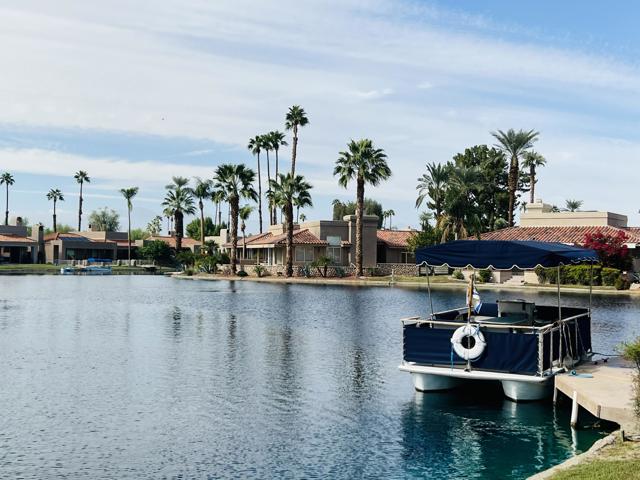 165 Lake Shore Drive, Rancho Mirage CA: https://media.crmls.org/mediaz/4b04ded2-27bd-4531-805f-4f5fb84a01ea.jpg