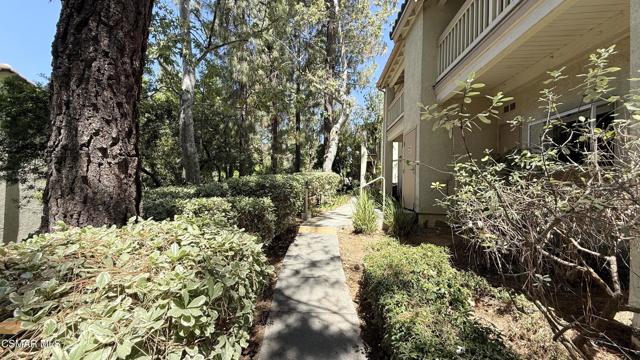 5824 Oak Bend Lane, Oak Park CA: https://media.crmls.org/mediaz/4b053c0b-7d89-49d6-8208-83ca01e29819.jpg