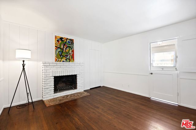 15519 Huston Street, Encino CA: https://media.crmls.org/mediaz/4b054546-c300-48ee-97fc-cac8717a0de2.jpg