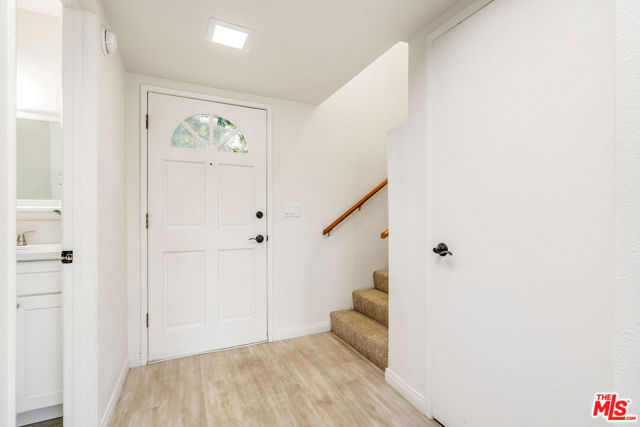 18524 Mayall Street, Northridge CA: https://media.crmls.org/mediaz/4b05e1f3-123b-4ef8-9c26-8df07de876cb.jpg
