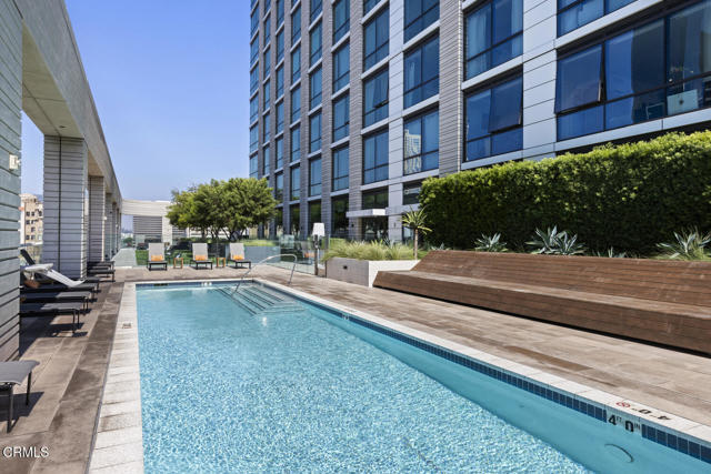 400 S Broadway, Los Angeles CA: https://media.crmls.org/mediaz/4b06872d-9195-4238-884d-2ed6d85b7042.jpg