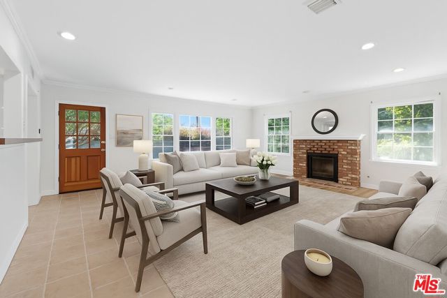 4909 Morse Avenue, Sherman Oaks CA: https://media.crmls.org/mediaz/4b06c5b3-65cd-4162-9998-155baac77f7b.jpg