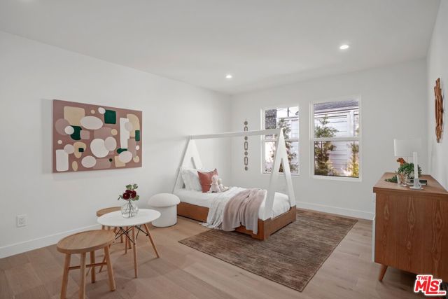 Image 17 of 29 For 4525 Greenbush Avenue