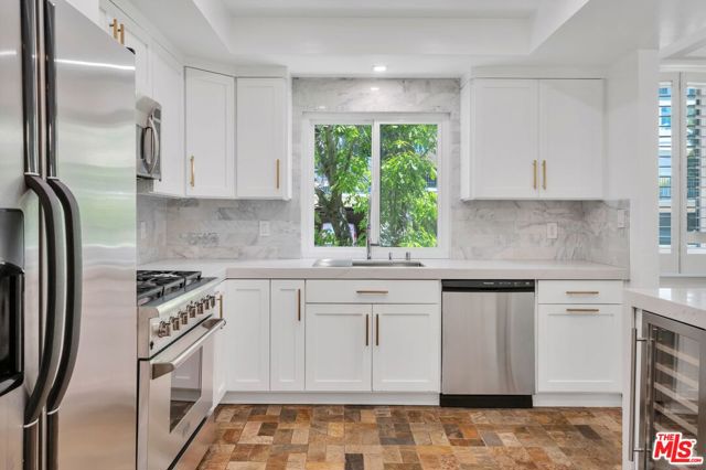 8455 Fountain Avenue, West Hollywood CA: https://media.crmls.org/mediaz/4b072b79-f5c4-4284-b48f-93be69456bea.jpg