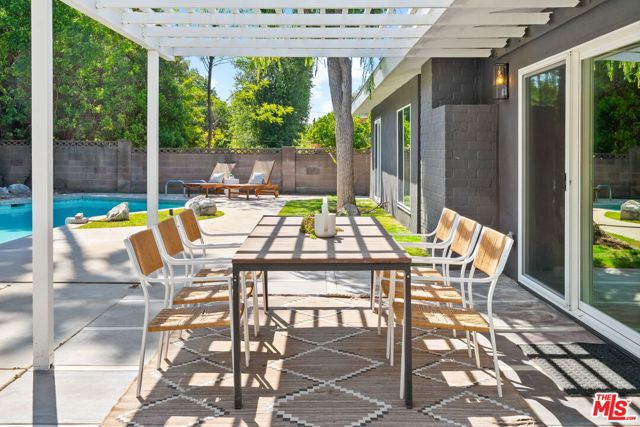 22946 Brenford Street, Woodland Hills CA: https://media.crmls.org/mediaz/4b077291-0295-4bfe-833e-e901852b404f.jpg