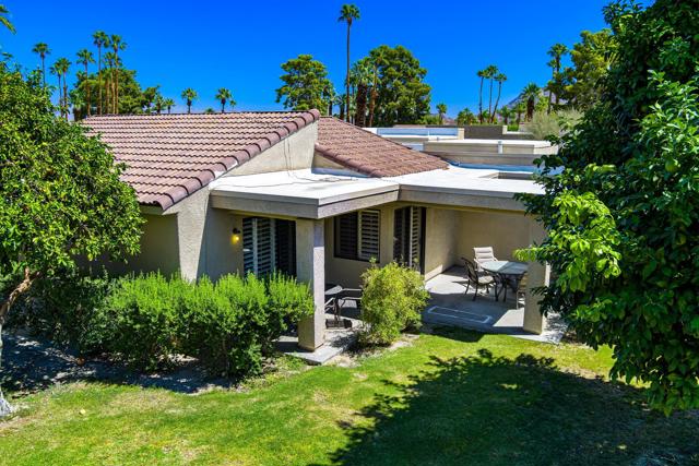 72499 Sandstone Lane, Palm Desert CA: https://media.crmls.org/mediaz/4b0781e2-e791-4a01-9976-16f65f2ee8e4.jpg