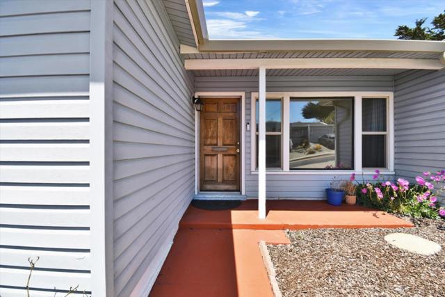 331 Manor Drive, Pacifica CA: https://media.crmls.org/mediaz/4b08acde-73c2-4989-81b5-d57d2c17a436.jpg
