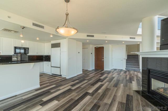 510 1st Ave, San Diego CA: https://media.crmls.org/mediaz/4b08bbcc-d70c-442a-bdcc-3b585f891108.jpg