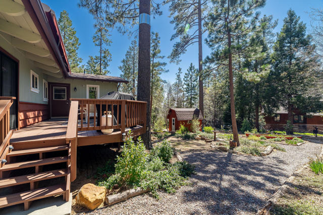 25445 Palomar Road, Idyllwild CA: https://media.crmls.org/mediaz/4b08bca5-2969-461c-8586-20cb4f06dde1.jpg
