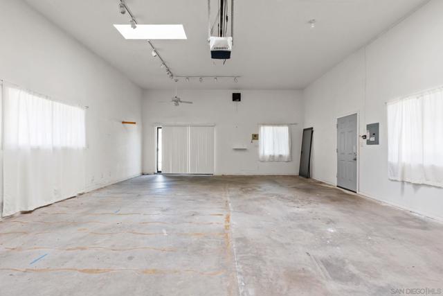 16345 Bassett Ct, Ramona CA: https://media.crmls.org/mediaz/4b08c7a3-6e6f-49d1-bd68-466fd58df7f6.jpg