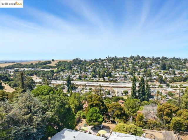 4336 Rilea Way, Oakland CA: https://media.crmls.org/mediaz/4b090b3e-ba69-4746-8801-ff5680e5b214.jpg