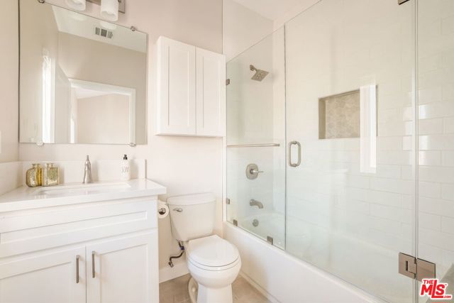 1016 S Bundy Drive, Los Angeles CA: https://media.crmls.org/mediaz/4b092f0b-9f98-4e61-8e21-8ea715c5ade6.jpg